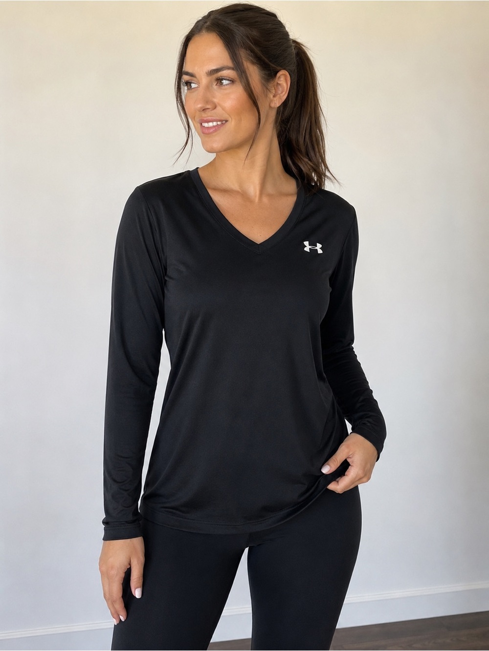 Under Armour UA Tech HeatGear Women’s Large Black Long Sleeve V-Neck Shirt NWT